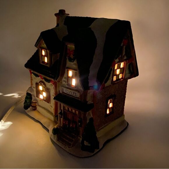 Vintage Holiday Village Light Up Snow Covered Hotel - Picture 10 of 10
